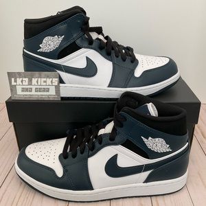 Air Jordan 1 Mid Armory Navy